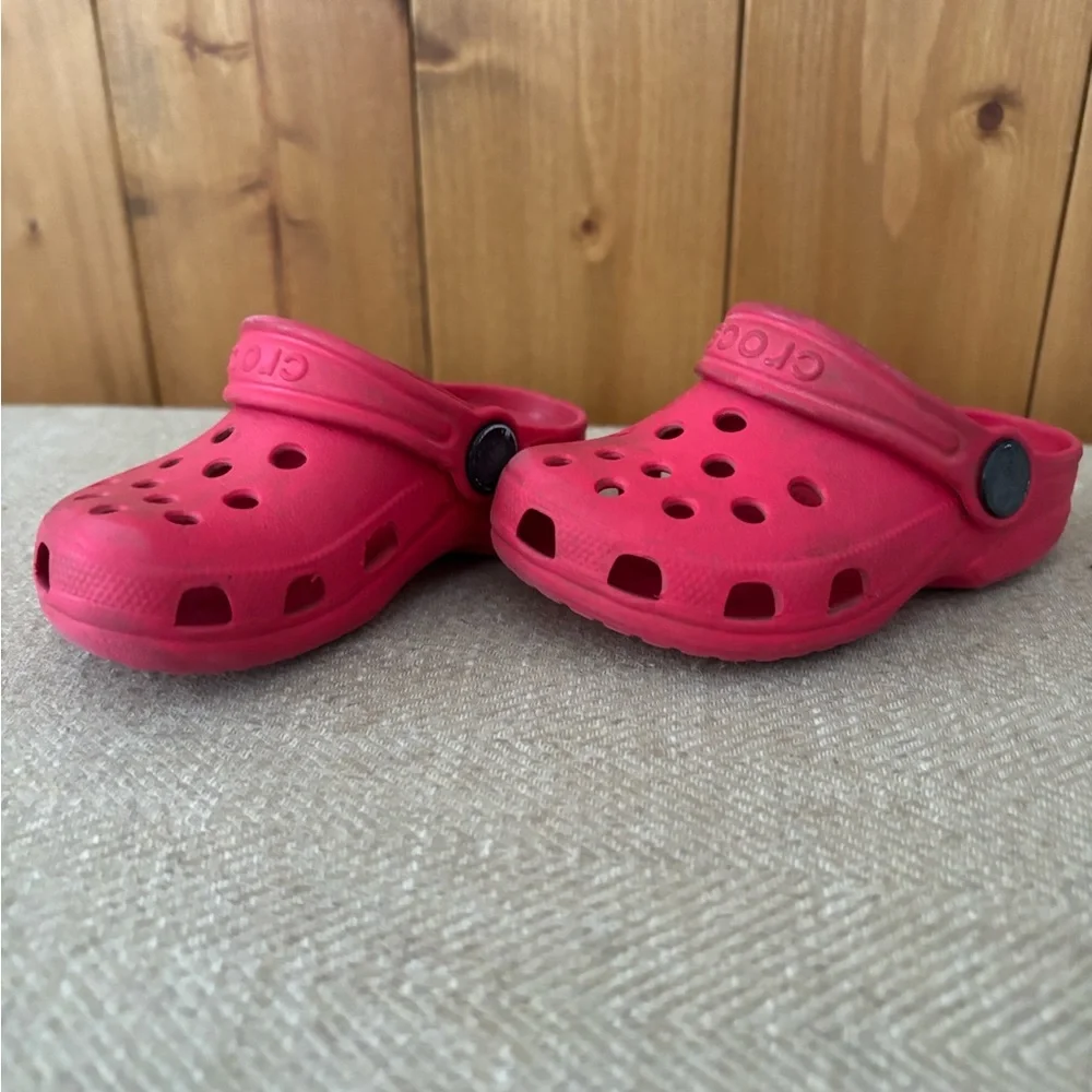 Unisex Baby Crocs in Varsity Red | Size 4 / 5